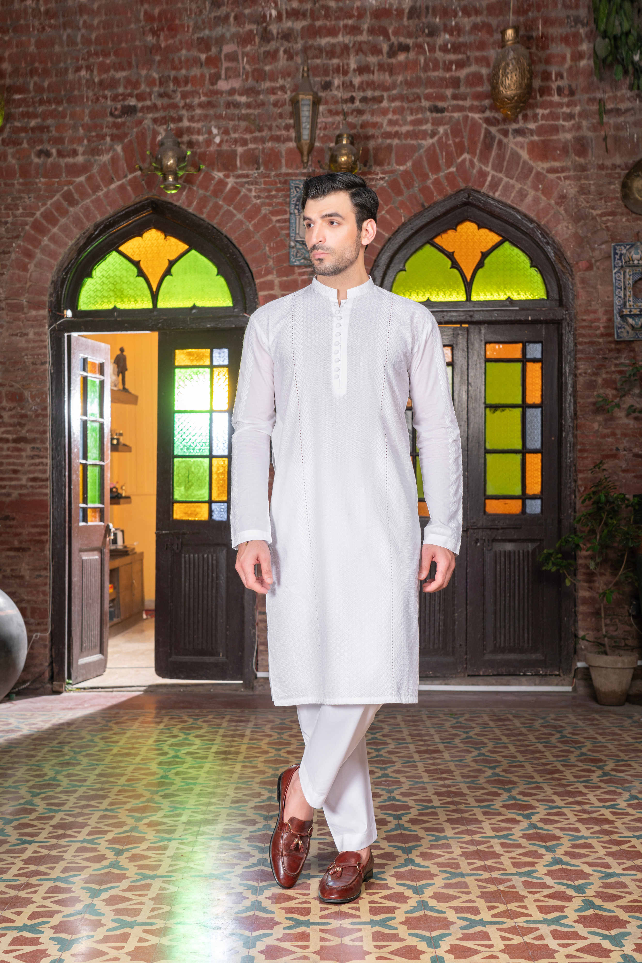 Lawn Chicken Kari White LCKW-01 Lawn Chicken Kari White LCKW-01