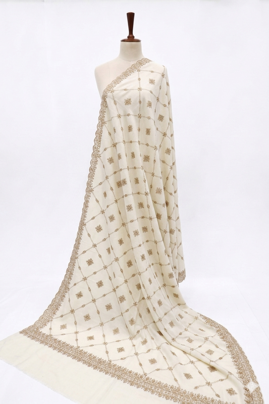 Premium Embroidered Lawn Shawl – Elegant Soft Fabric with Fancy Border