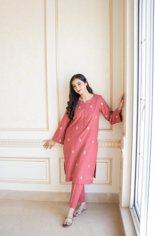 Larobe DUSTY PINK: Embroidered 3-Piece Dhanak Suit with Pashmina Shawl (Winter Collection)