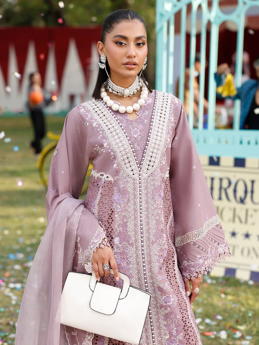 32 - B | 3 PC Luxury Lawn - BIN ILYAS