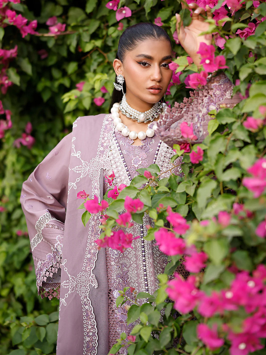 32 - B | 3 PC Luxury Lawn - BIN ILYAS