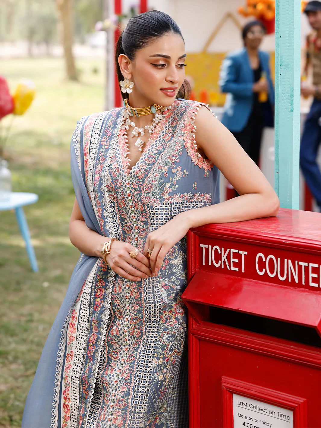 33 - B | 3 PC Luxury Lawn - BIN ILYAS