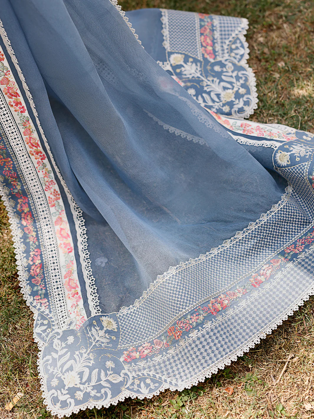 33 - B | 3 PC Luxury Lawn - BIN ILYAS
