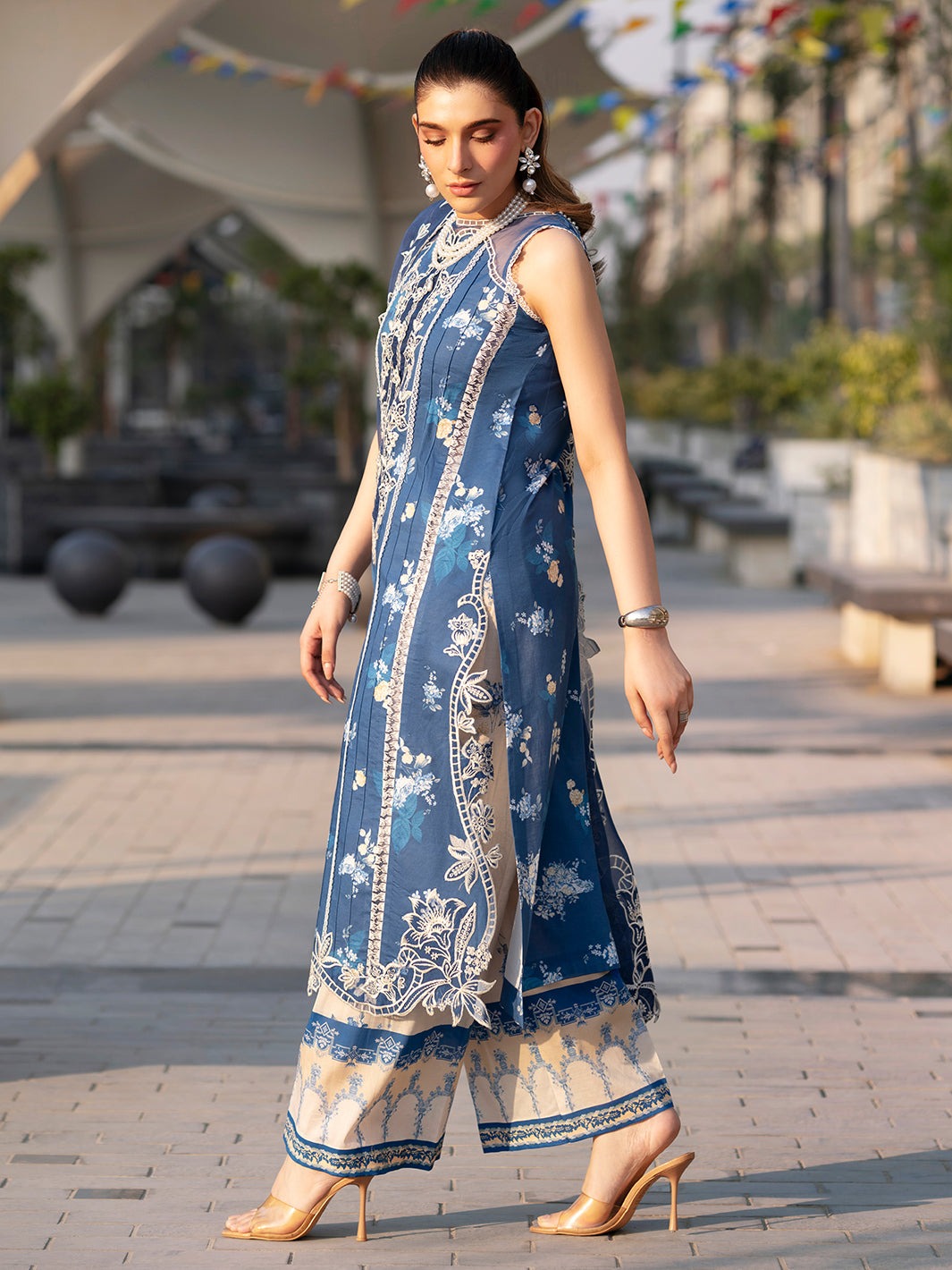 BW - 003 Broadway By Mahnur | 3 PC  Lawn 26