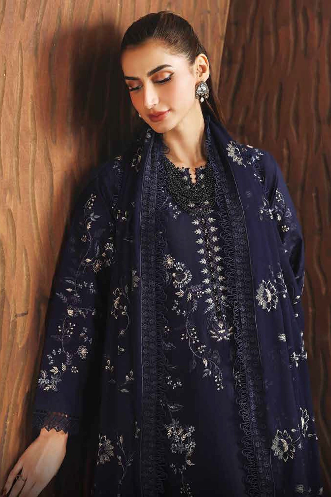 Daria by Riaz Arts DL-02 – Embroidered Lawn 3 Piece Unstitched Suit