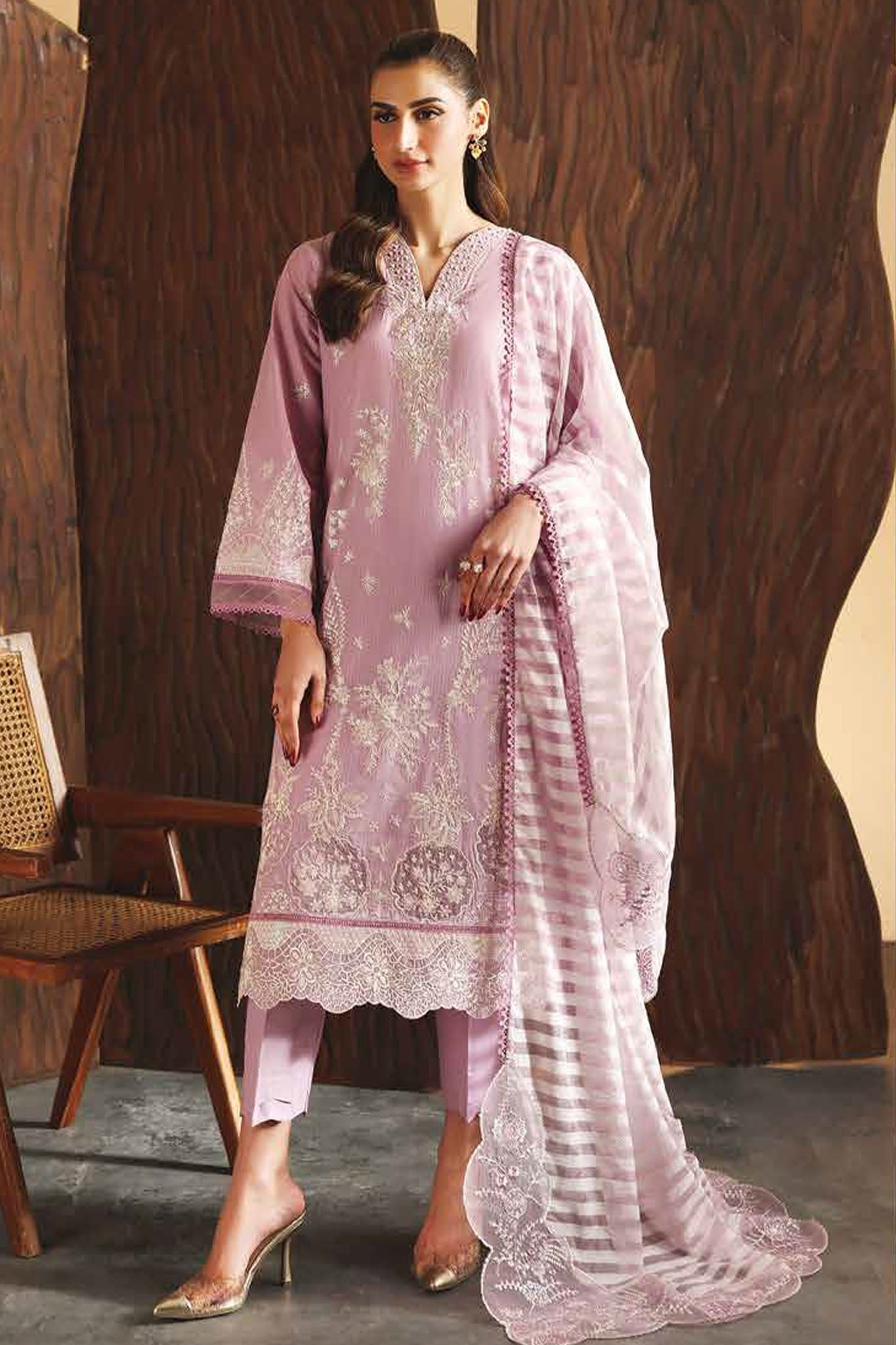 Daria by Riaz Arts DL-03 – Embroidered Lawn 3 Piece Unstitched Suit