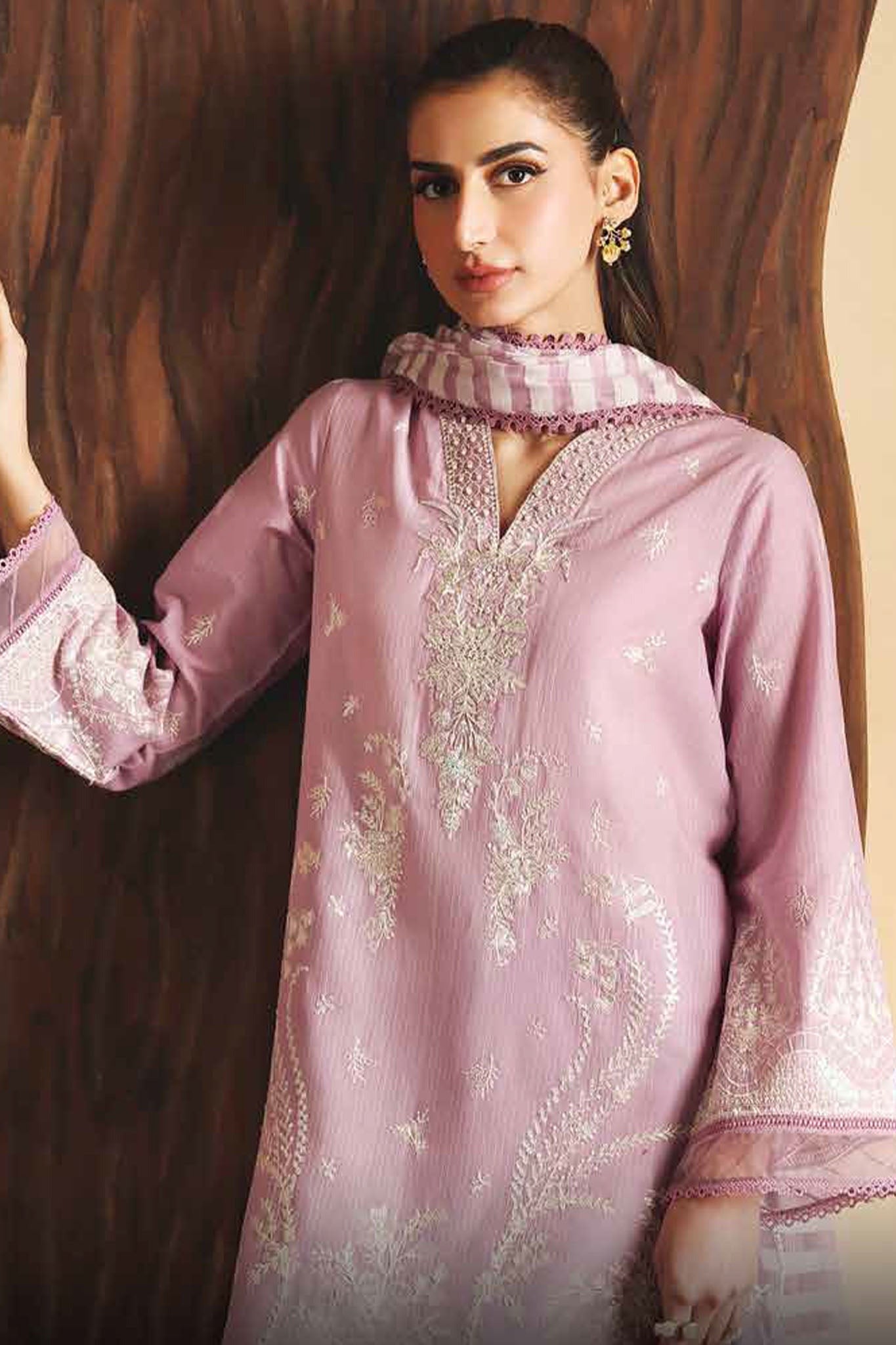 Daria by Riaz Arts DL-03 – Embroidered Lawn 3 Piece Unstitched Suit