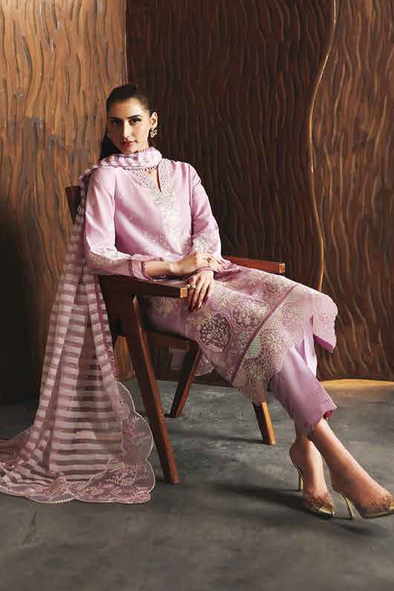 Daria by Riaz Arts DL-03 – Embroidered Lawn 3 Piece Unstitched Suit
