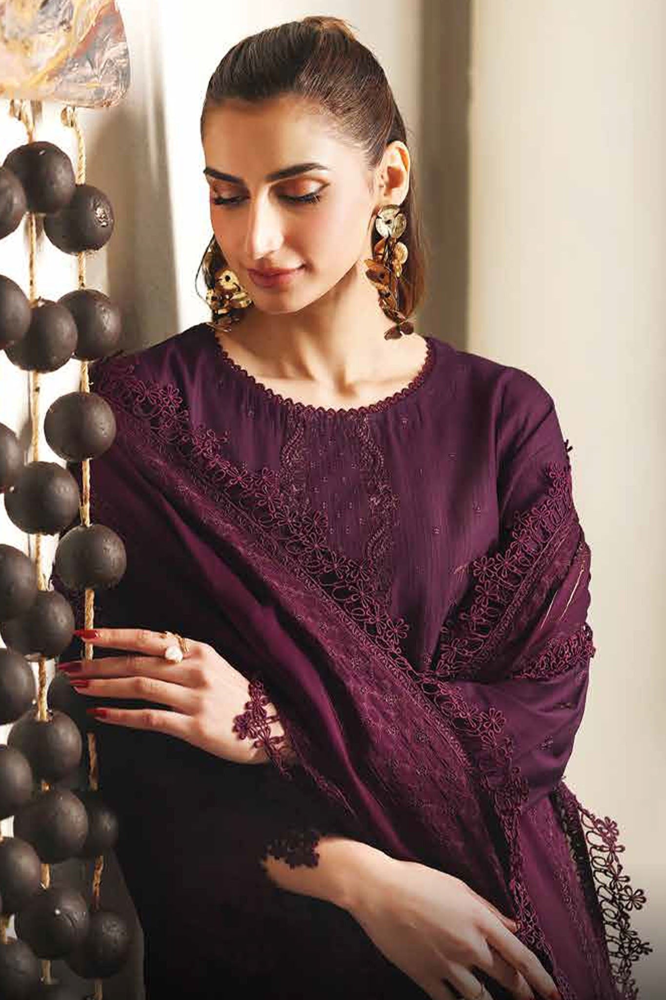 Daria by Riaz Arts DL-05 – Embroidered Lawn 3 Piece Unstitched Suit