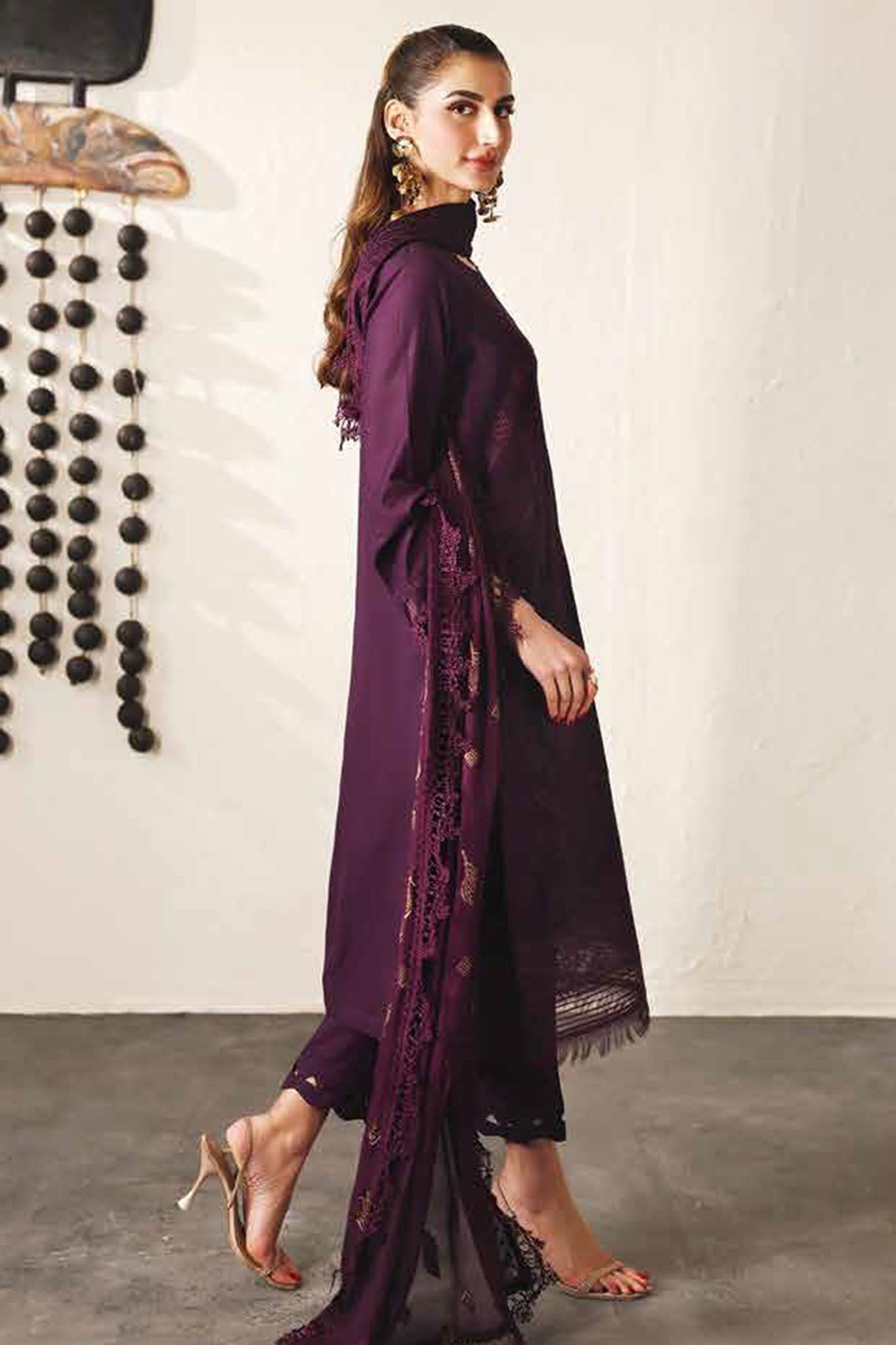 Daria by Riaz Arts DL-05 – Embroidered Lawn 3 Piece Unstitched Suit