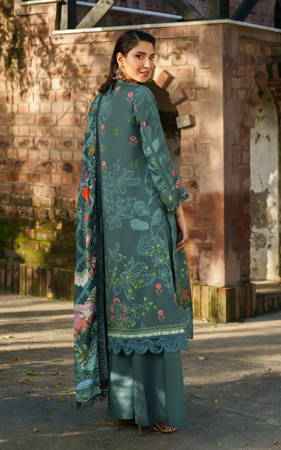 Frosted Petals  3pcs Embroidered Stitched Suit