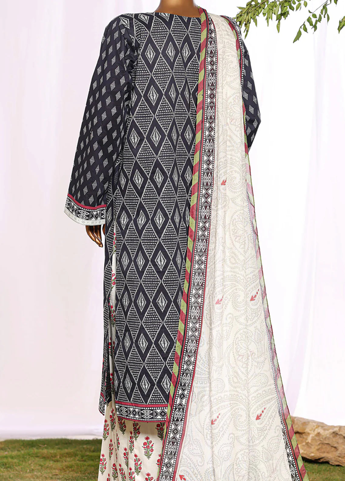 HZ Textiles Embroidered Lawn 3 Piece Stitched Suit HZ26DWE D-044
