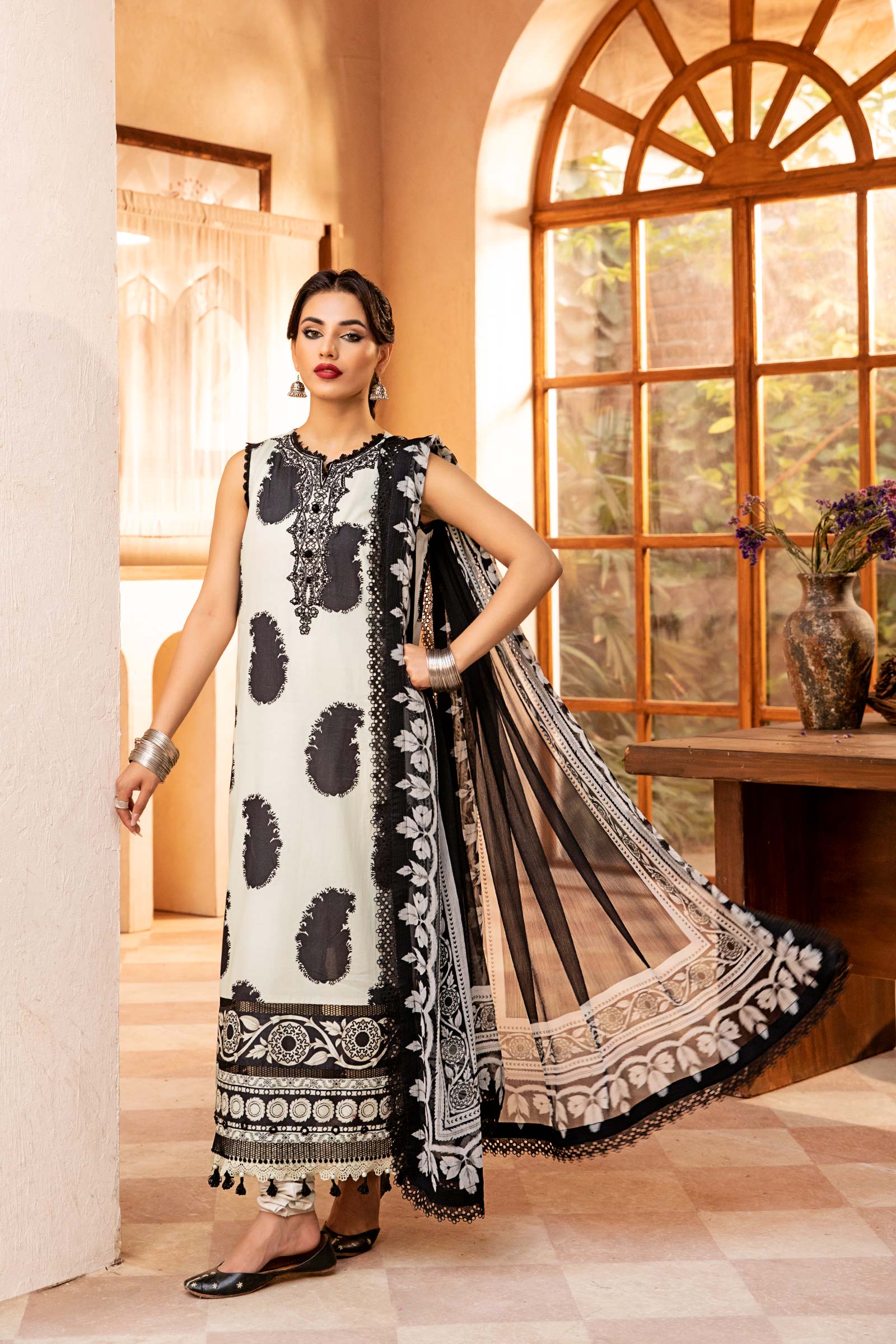 3 Pc Unstitched Embroidered Slub Lawn Suit | MB-CUS25-911B - MARIA.B