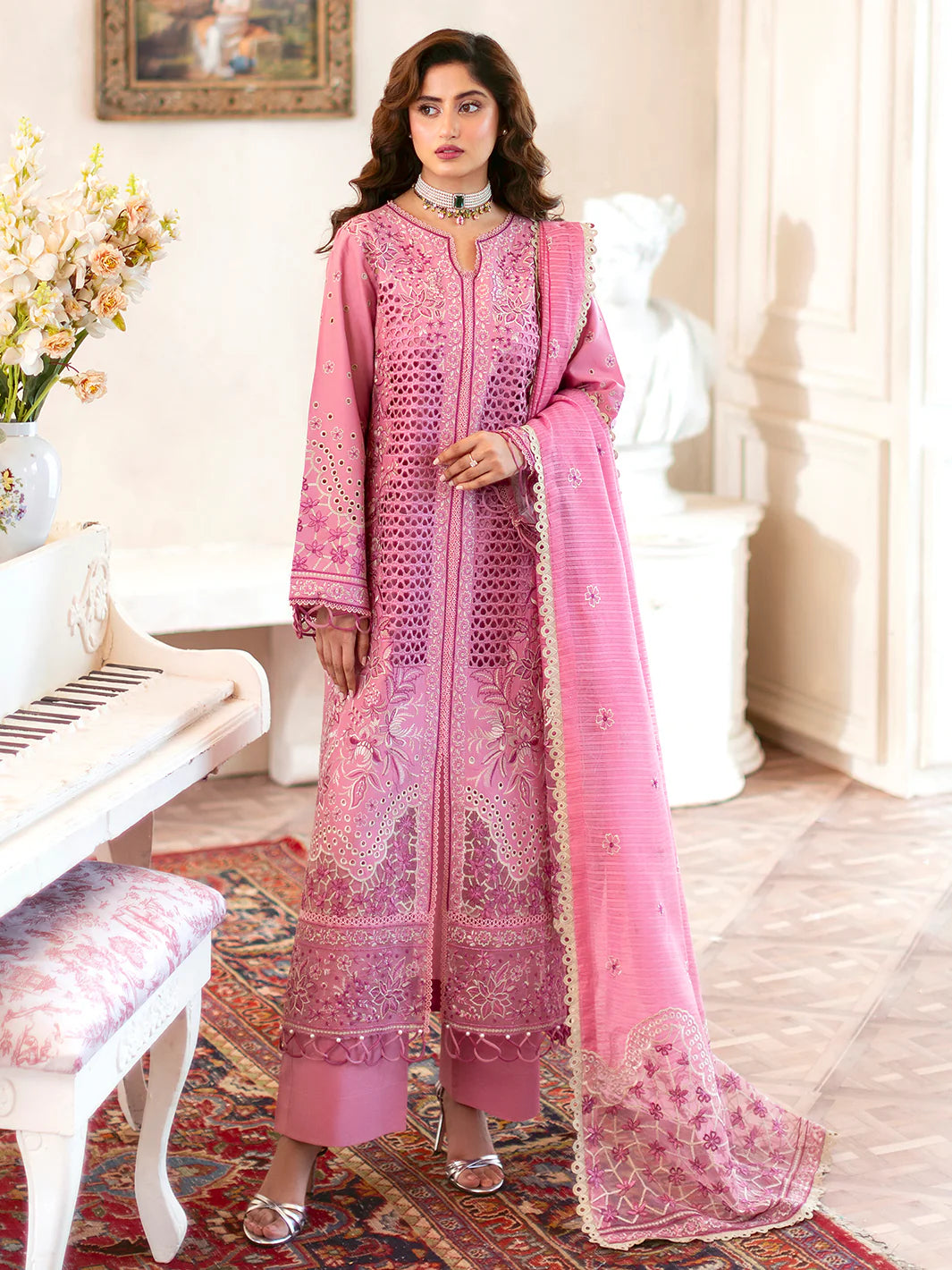 Raha | 3 PC Luxury Lawn - Mahnur