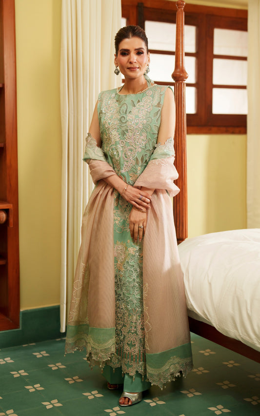 The Visionary VUL26-06 | Versa Luxury Embroidered Lawn 3pc